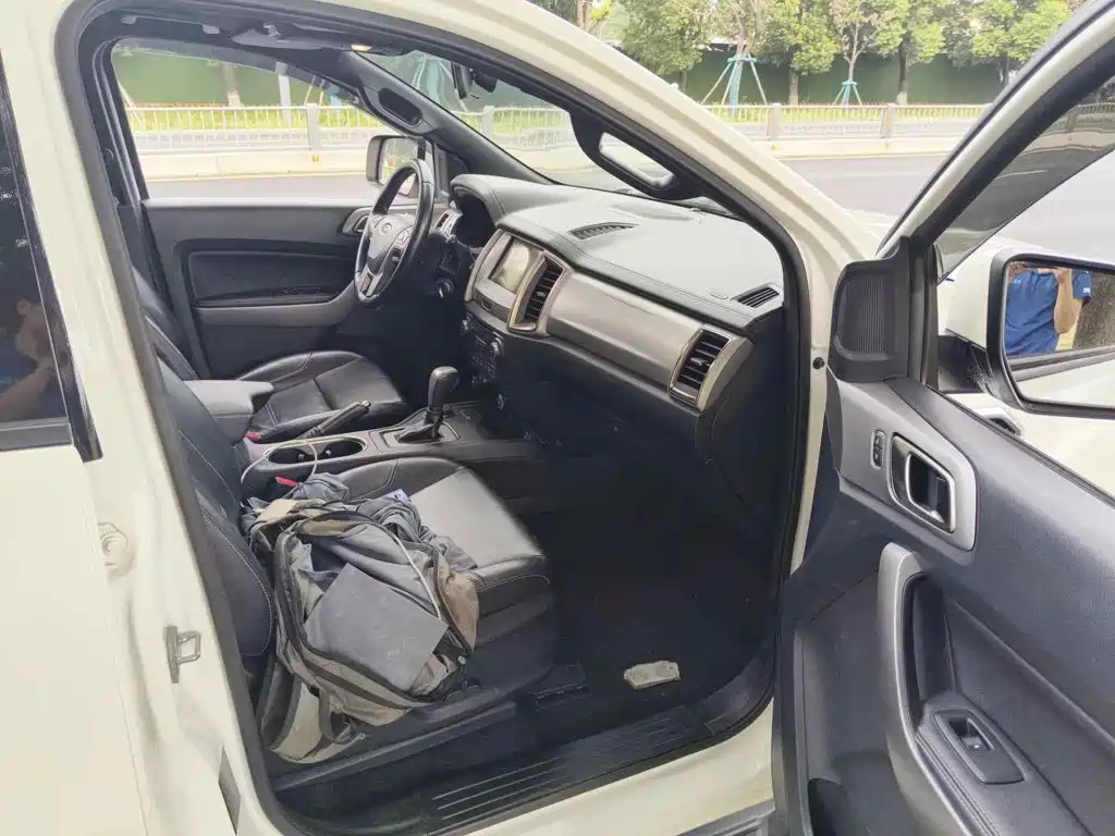 Ford Everest 2018 2017 2.0T Gasoline Automatic 4WD Luxury Edition 5-Seater