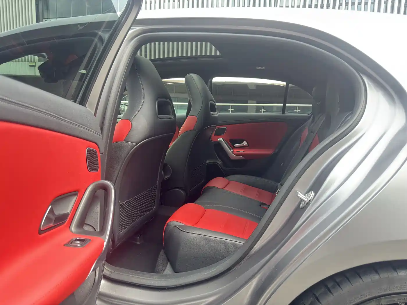 Mercedes-Benz A-Class AMG (Import) 2020 AMG A 35 4MATIC фото 9
