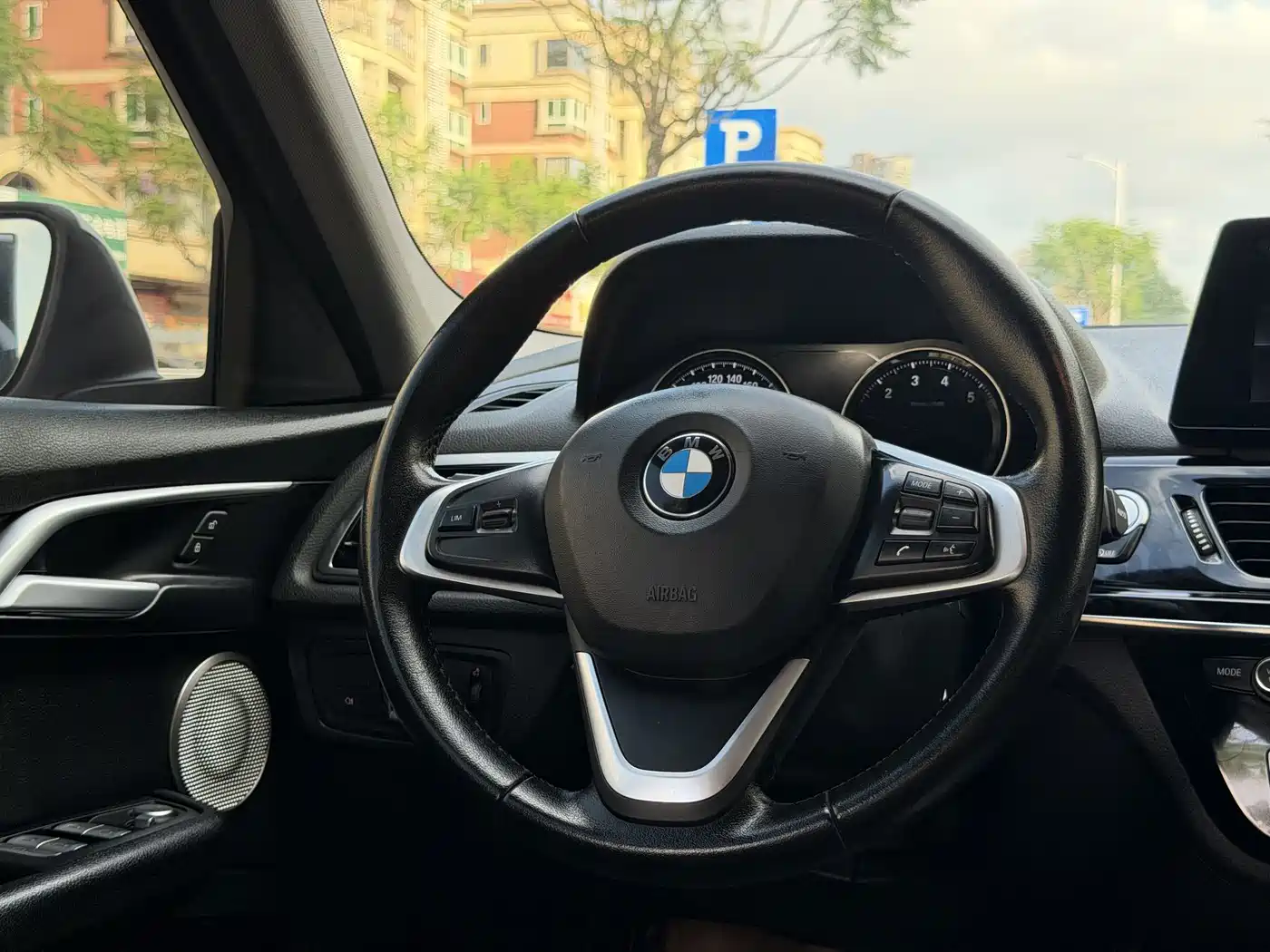 BMW 1 Series 2022 120i M Sport фото 15