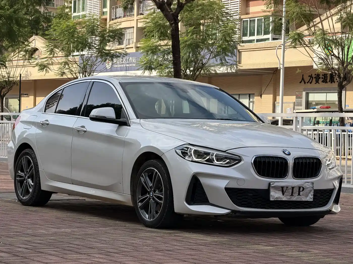 BMW 1 Series 2022 120i M Sport фото 3