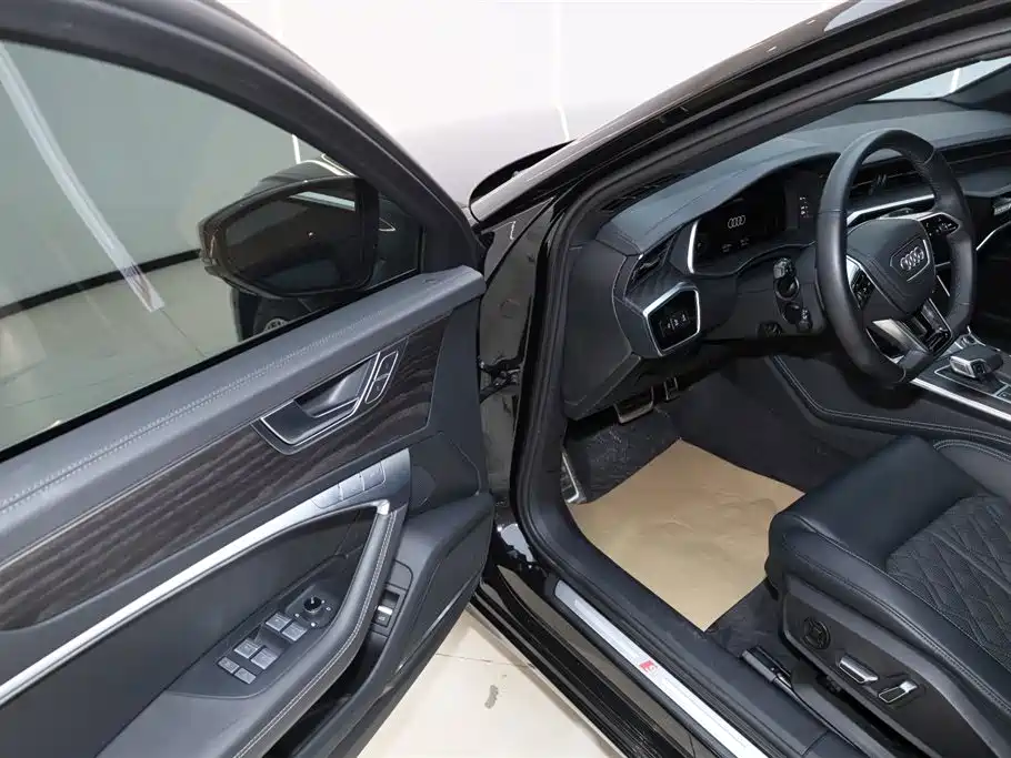 Audi A6L 2025 45 TFSI quattro Premium Sport + Exclusive Package фото 26