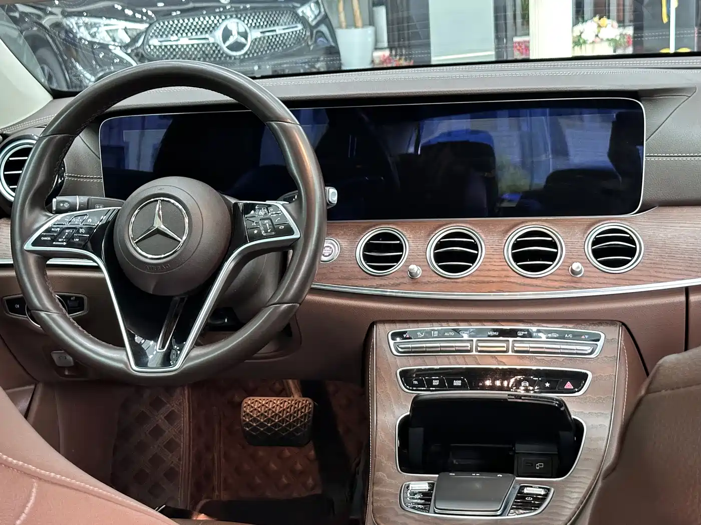 Mercedes-Benz E-Class 2022 E 260 L фото 11