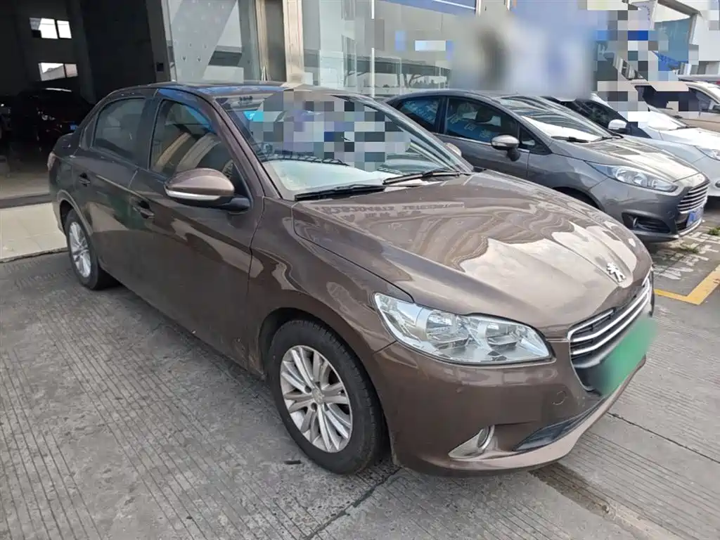 Peugeot 301 2014 1.6L Manual Luxury Edition фото 4