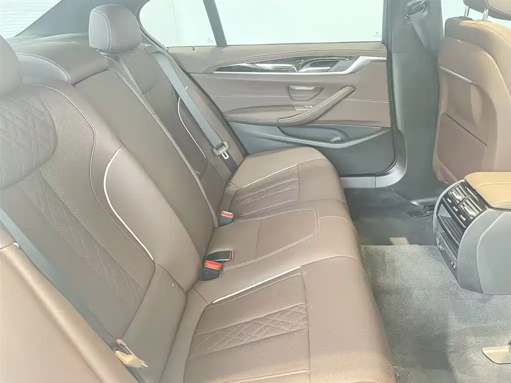 BMW 5 Series 2022 Model Second Facelift 525Li M Sport Package фото 12