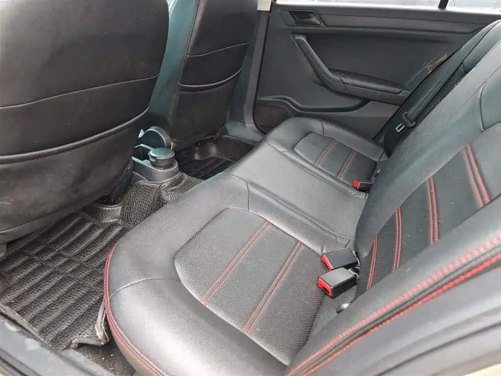 Volkswagen Jetta 2013 1.6L Automatic Fashion фото 18