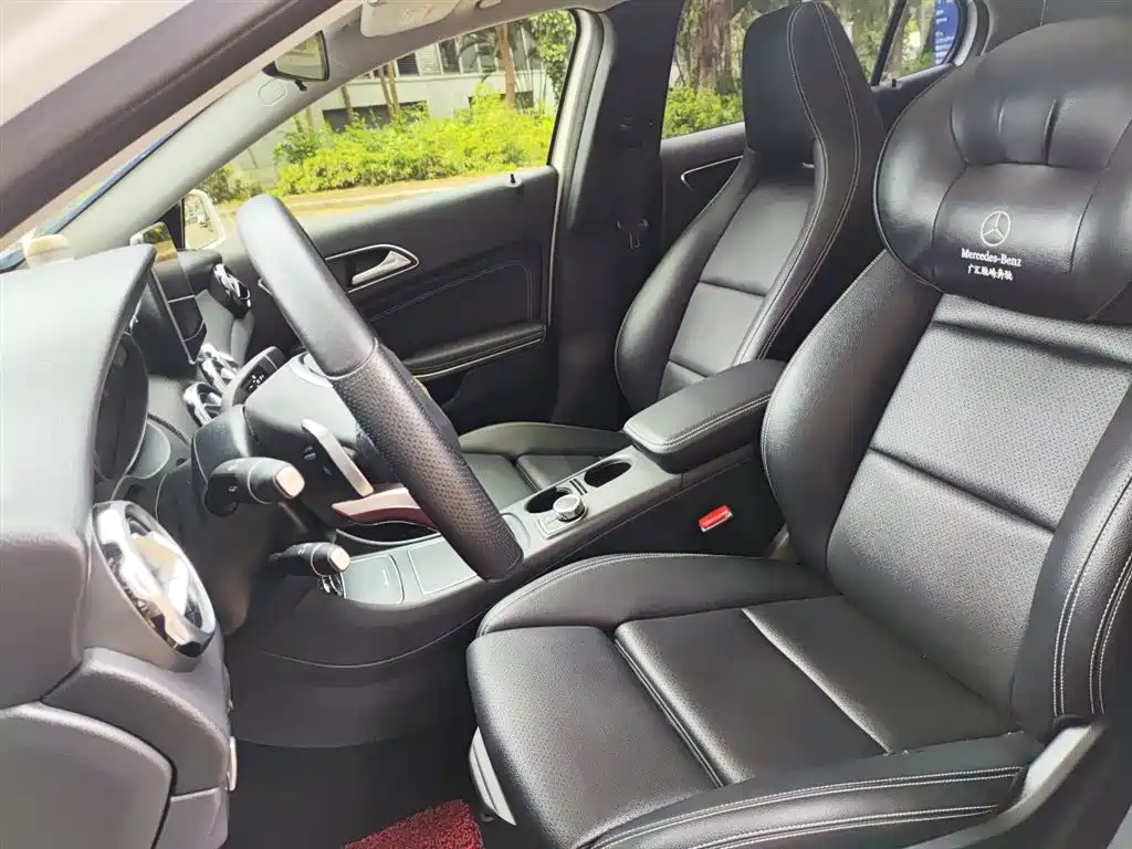 Mercedes-Benz GLA 2018 GLA 200 Dynamic фото 12
