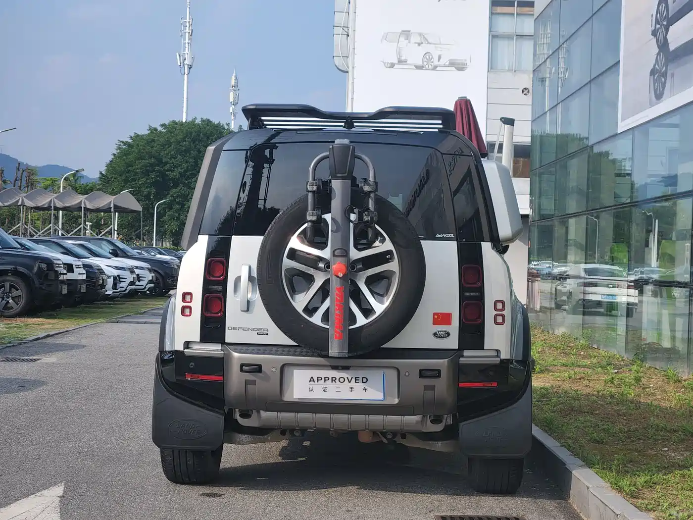 Land Rover Defender 2021 110 P400 X-DYNAMIC HSE фото 5