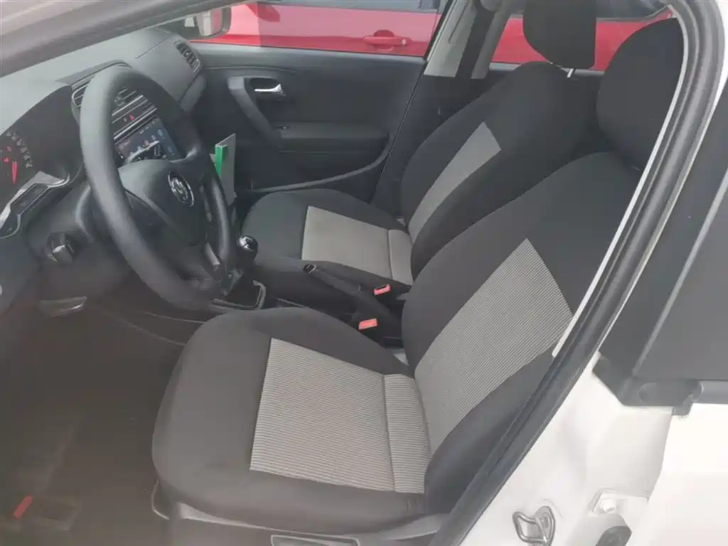 Volkswagen Polo 2016 1.4L Manual Trend фото 15