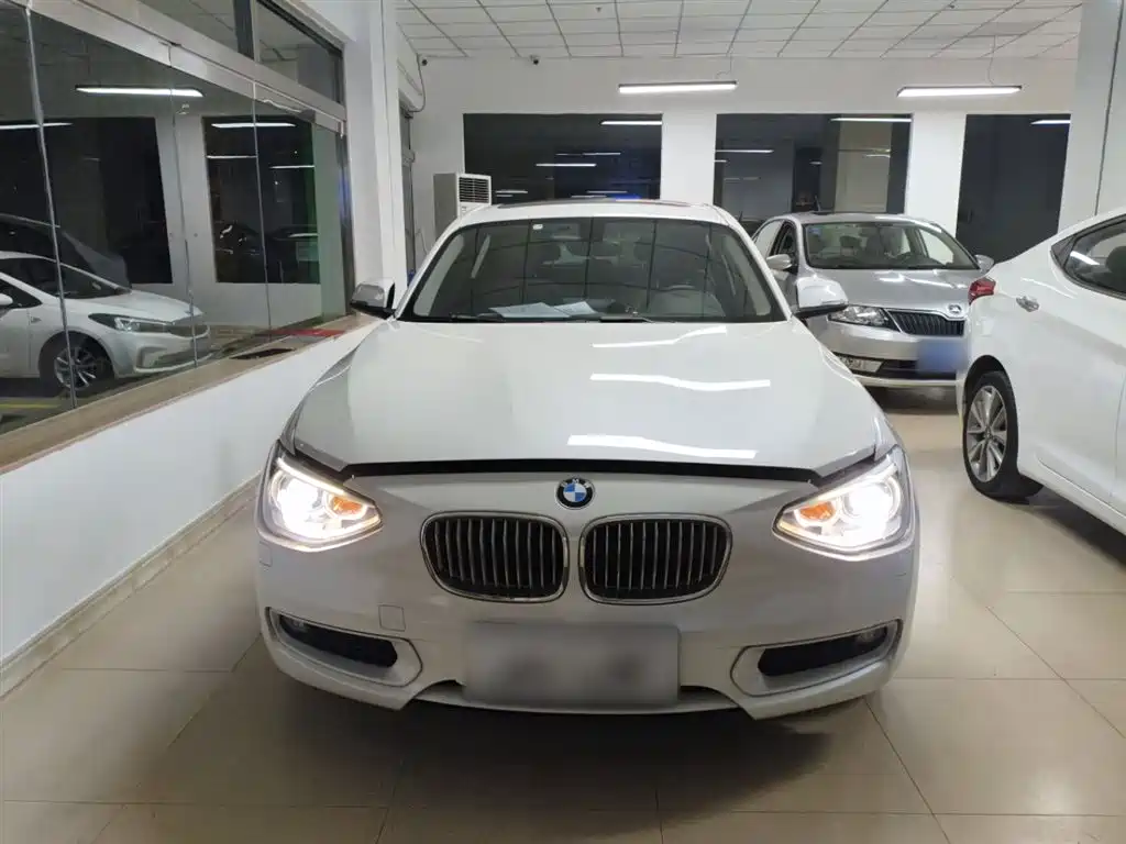 BMW 1 Series (Import) 2013 Facelift 116i Urban Model фото 3