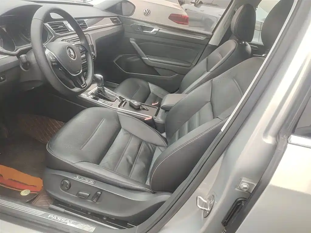 Volkswagen Passat 2016 330TSI DSG Executive Edition фото 15