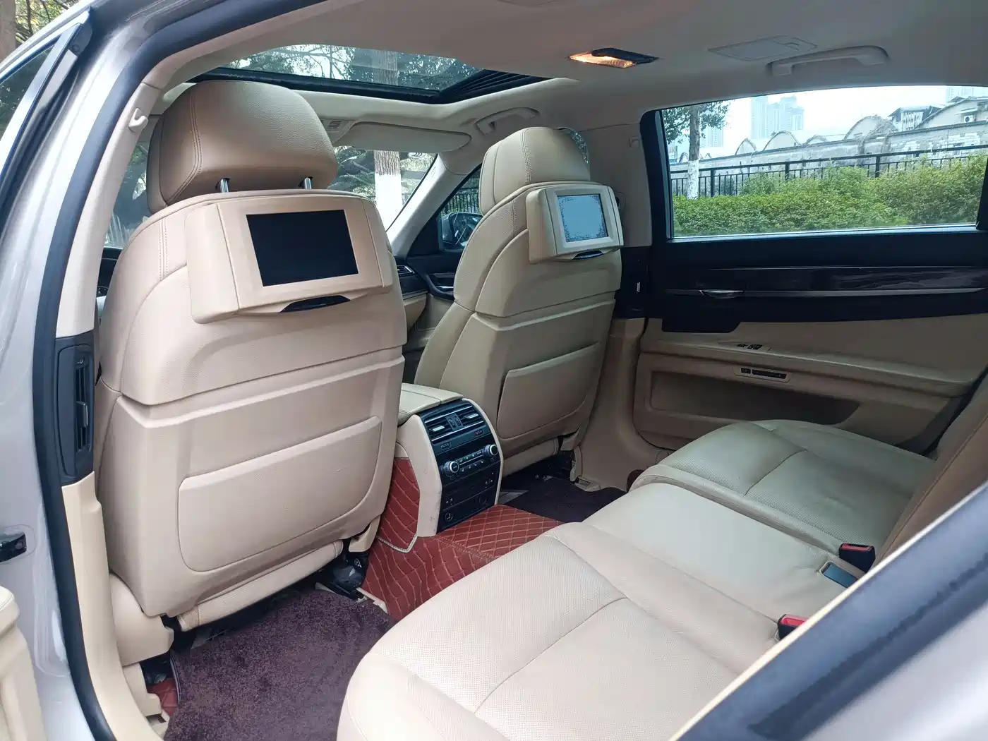BMW 7 Series 2009 740Li Premium фото 28