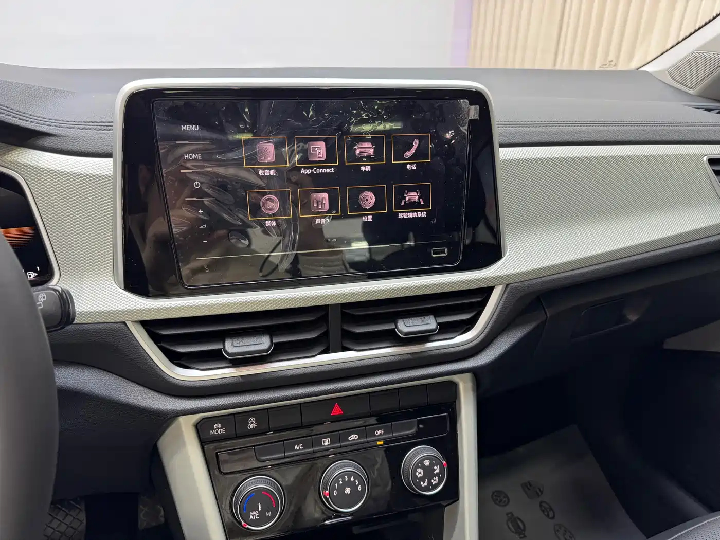 Volkswagen T-ROC 2023 280TSI DSG 2WD Time Edition фото 15