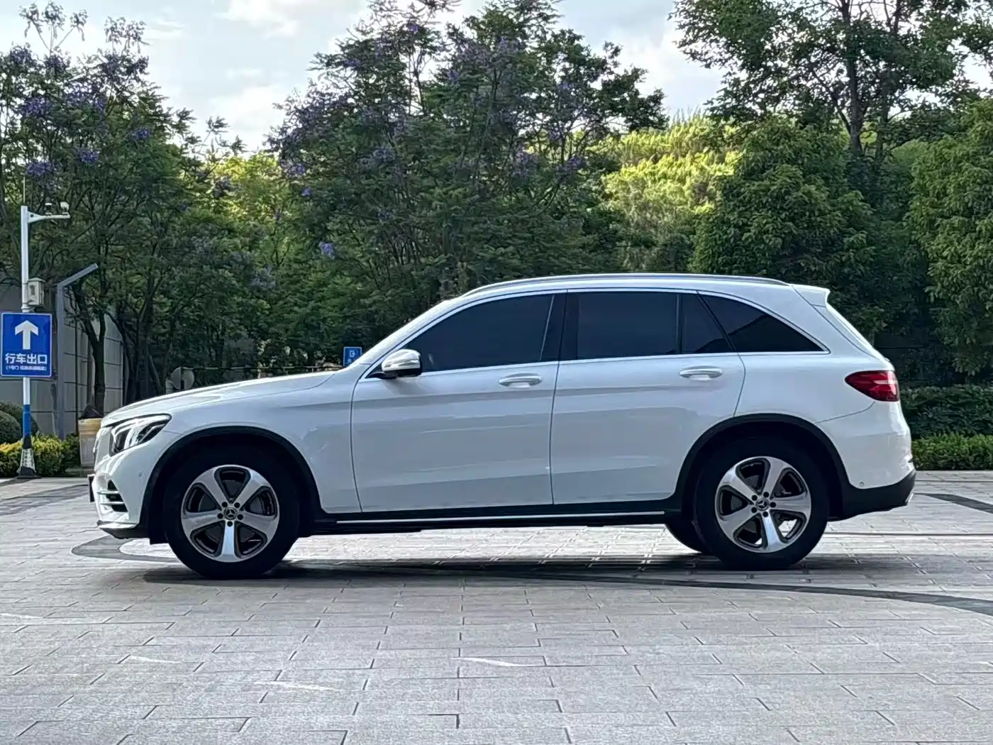 Mercedes-Benz GLC 2017 GLC 260 4MATIC Luxury фото 3