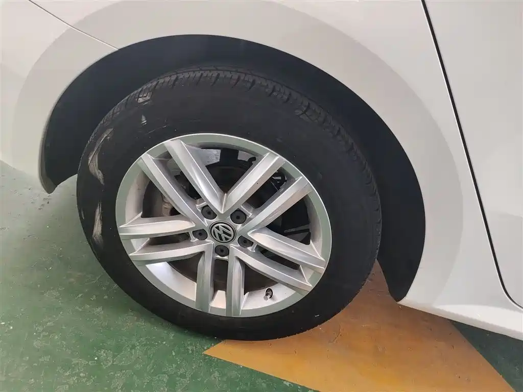 Volkswagen Lavida Tour 2017 180TSI DSG Comfort Edition фото 26