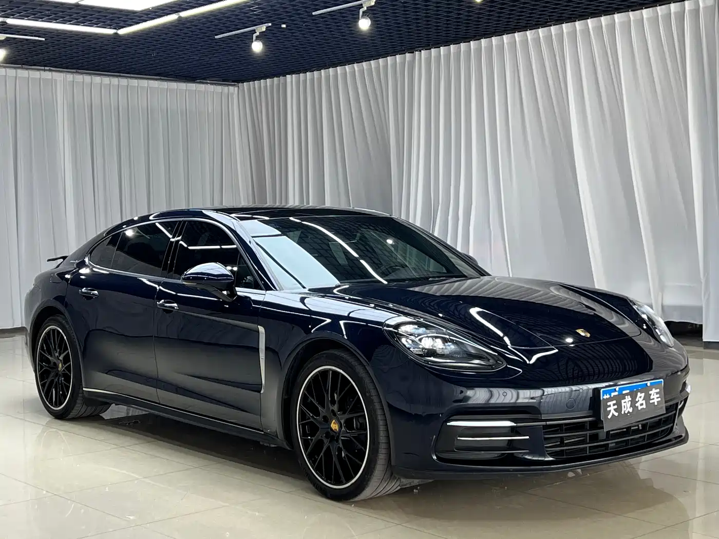 Porsche Panamera 2017 Panamera Executive Long Wheelbase 3.0T фото 3