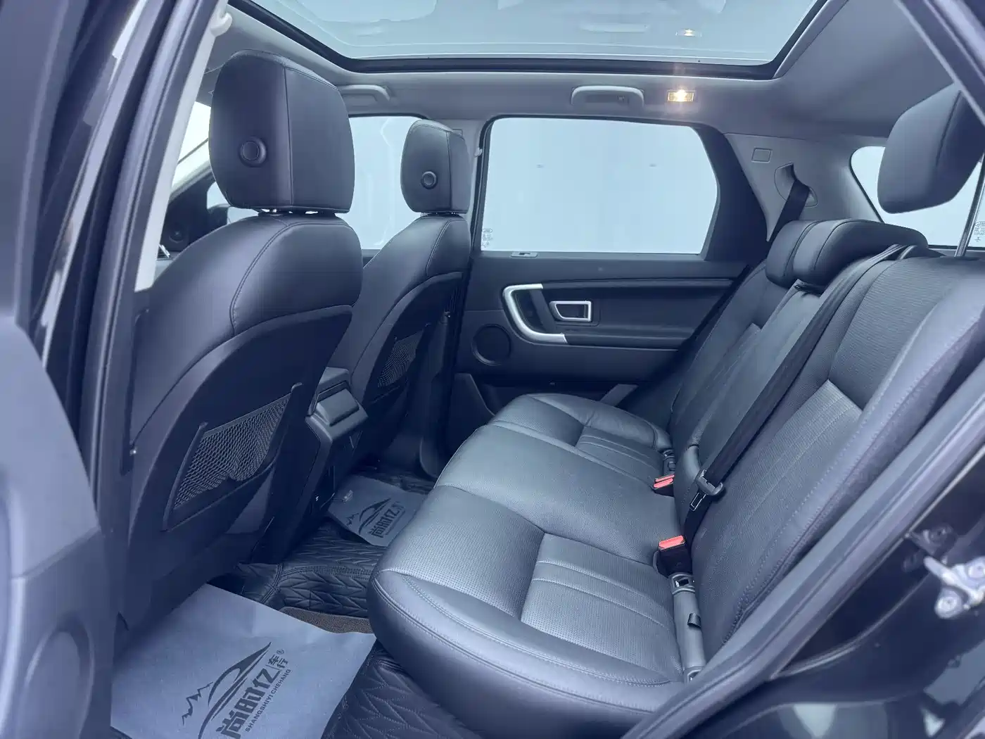 Land Rover Discovery Sport 2018 240PS SE Edition фото 11