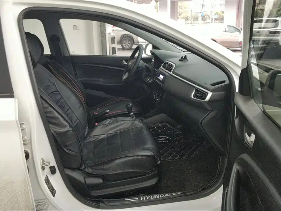 Hyundai Verna 2020 1.4L Manual GL Renewal Edition фото 8