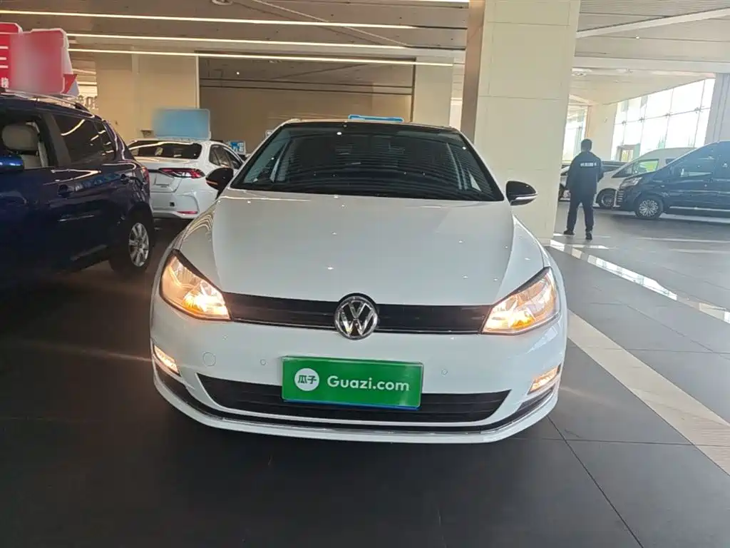 Volkswagen Golf 2017 1.6L Auto Comfort Millionth Edition фото 3