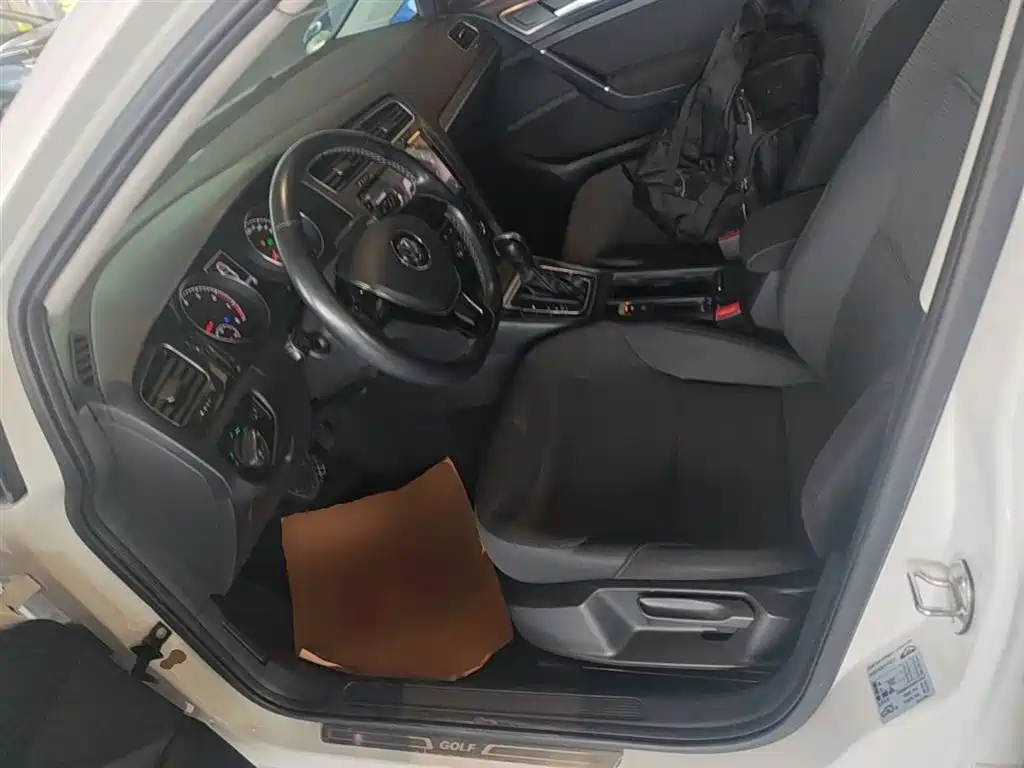 Volkswagen Golf 2017 1.6L Auto Comfort Millionth Edition фото 15