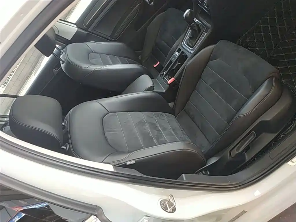 Volkswagen Golf 2019 280TSI DSG Luxury (China V) фото 25