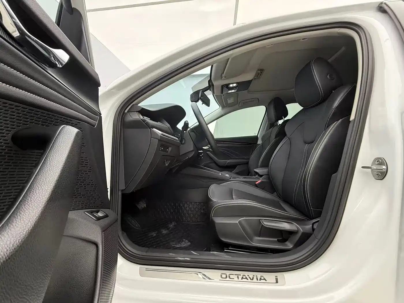 Škoda Octavia 2023 Facelift PRO TSI280 Premium Edition фото 11