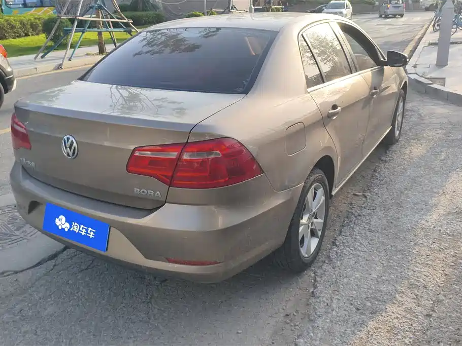 Volkswagen Bora 2014 1.6L Automatic Comfort Edition фото 3