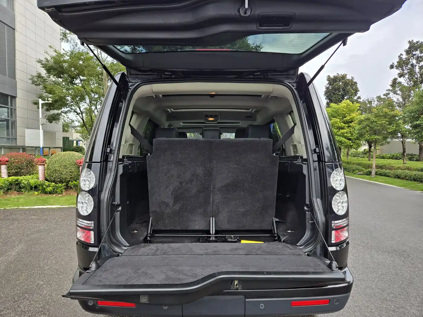Land Rover Discovery 2015 3.0 SDV6 HSE Diesel фото 14