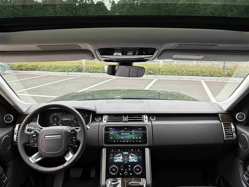 Land Rover Range Rover 2021 3.0 L6 Golden Age Edition фото 15