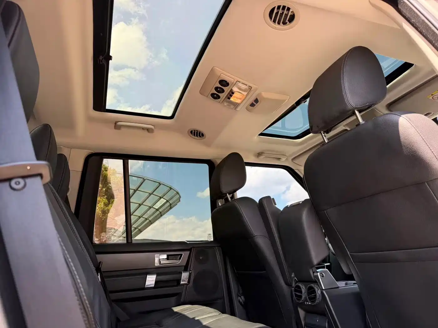 Land Rover Discovery 2016 3.0 SC V6 HSE фото 15