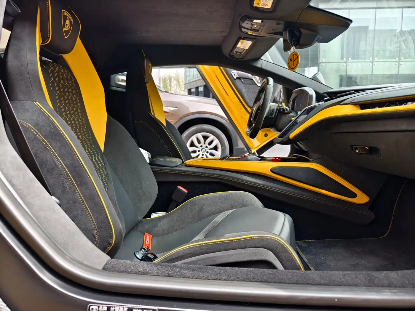 LAMBORGHINI REVUELTO