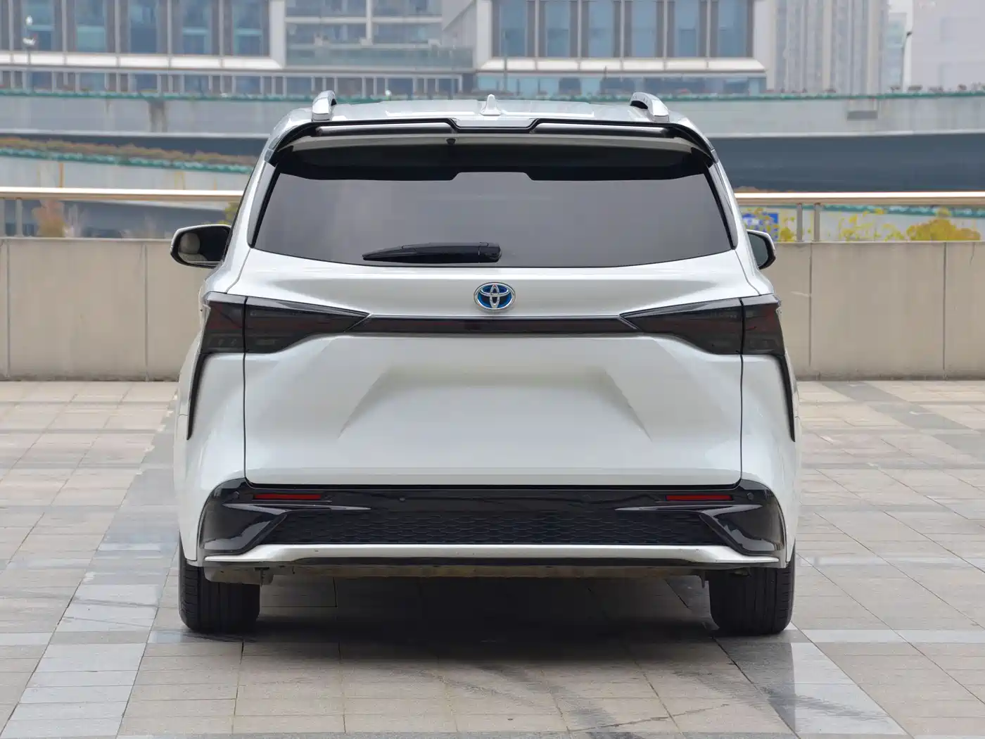 Toyota Sienna 2021 2.5L Hybrid Premium Edition фото 7