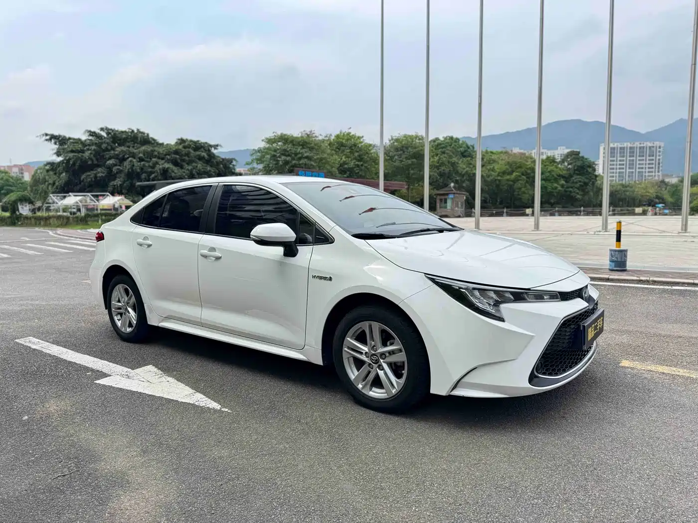 Toyota Levin 2021 Dual Engine 1.8H E-CVT Luxury Edition фото 3