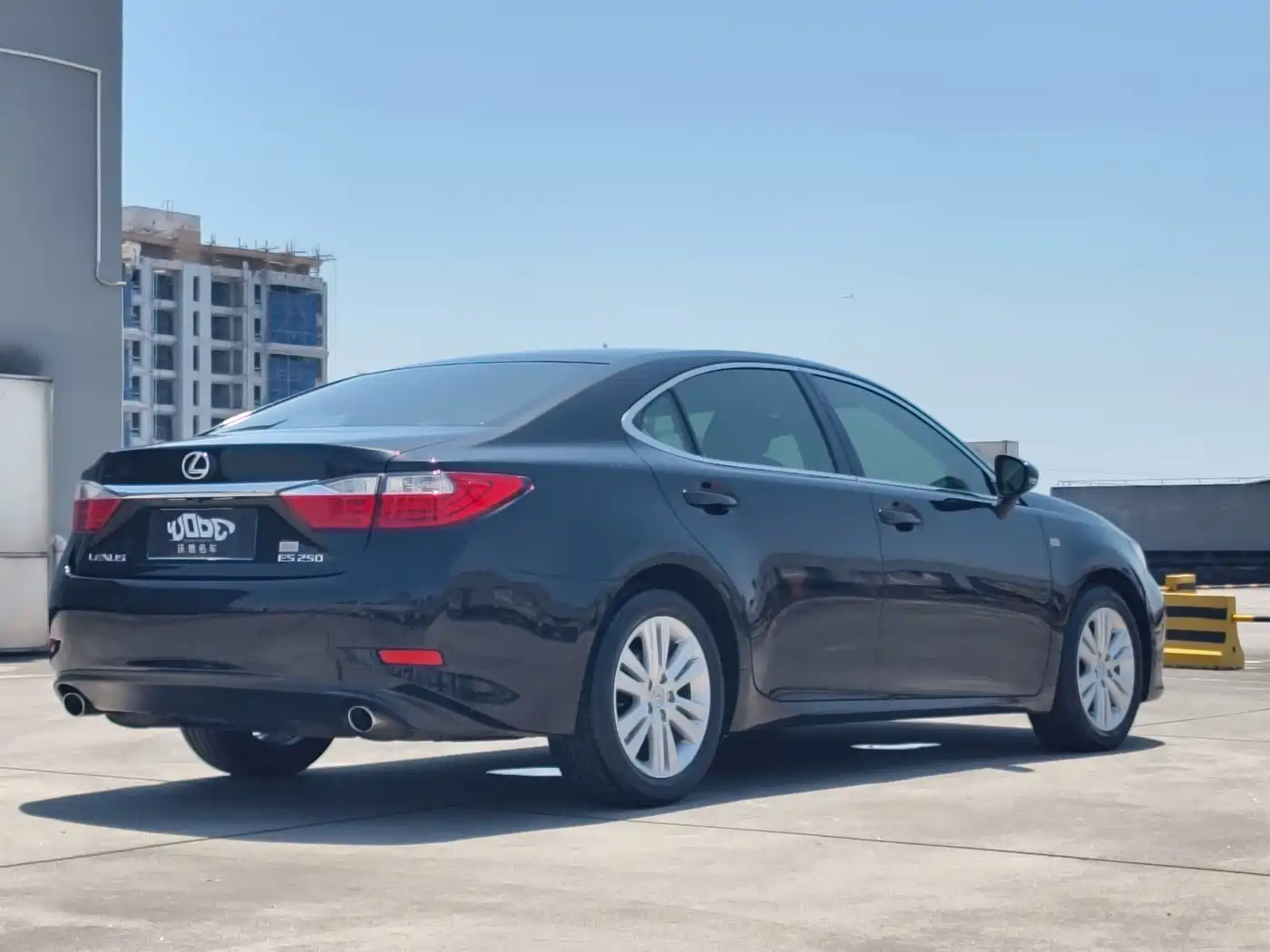Photo 6 - Lexus ES