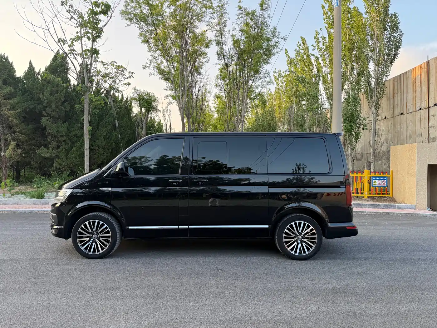 Volkswagen Multivan 2019 2.0TSI 4WD Premium 7-seater фото 5