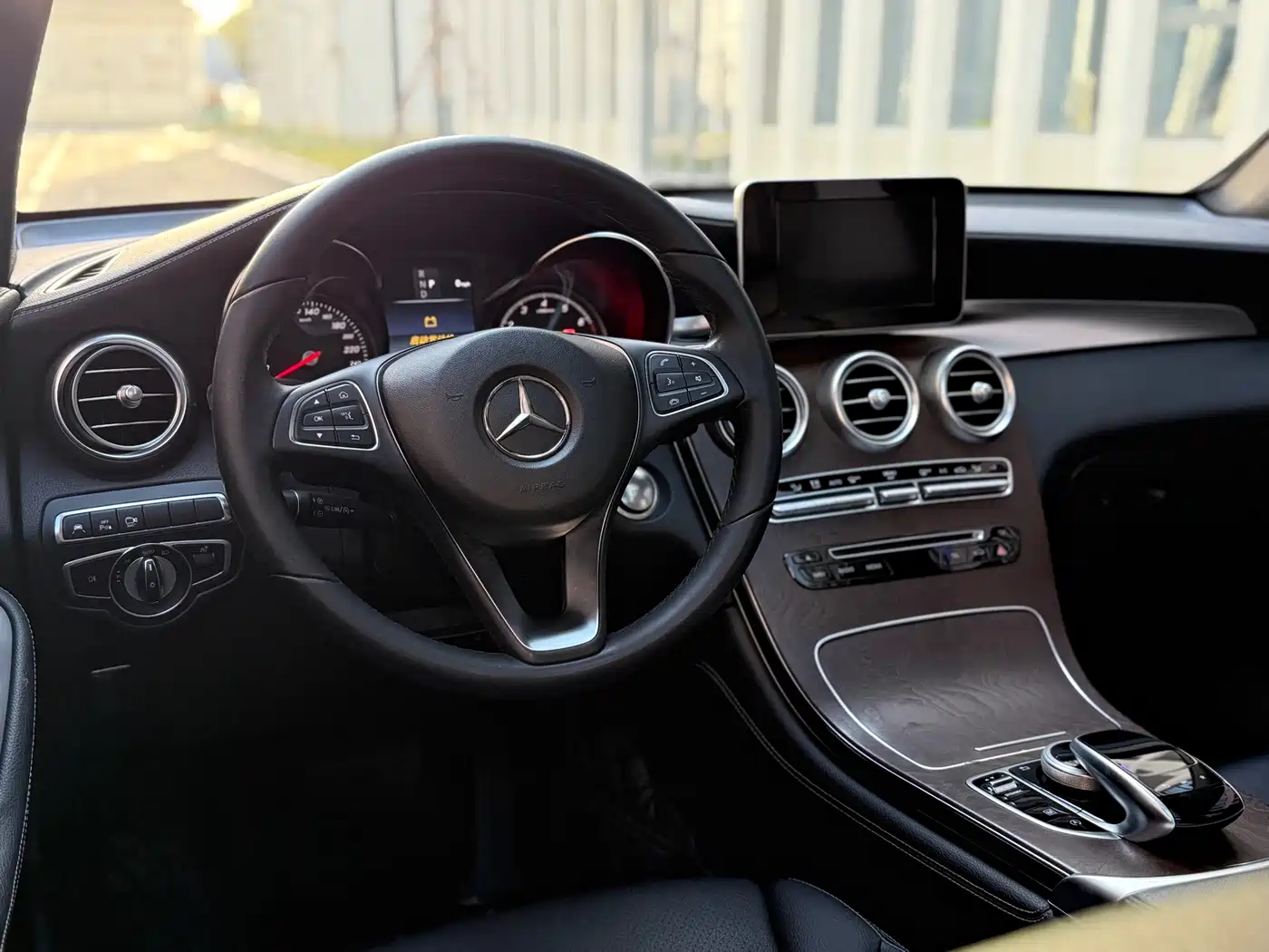 Mercedes-Benz GLC 2017 GLC 300 4MATIC Dynamic фото 3