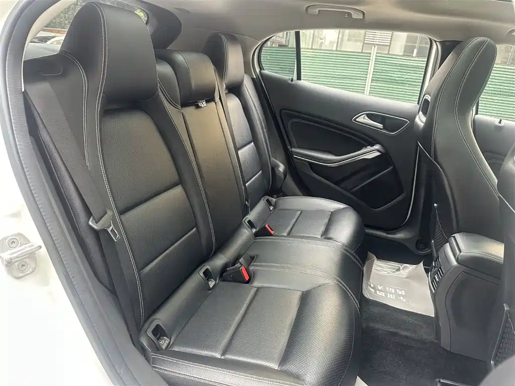 Mercedes-Benz GLA 2017 GLA 220 4MATIC Fashion фото 11