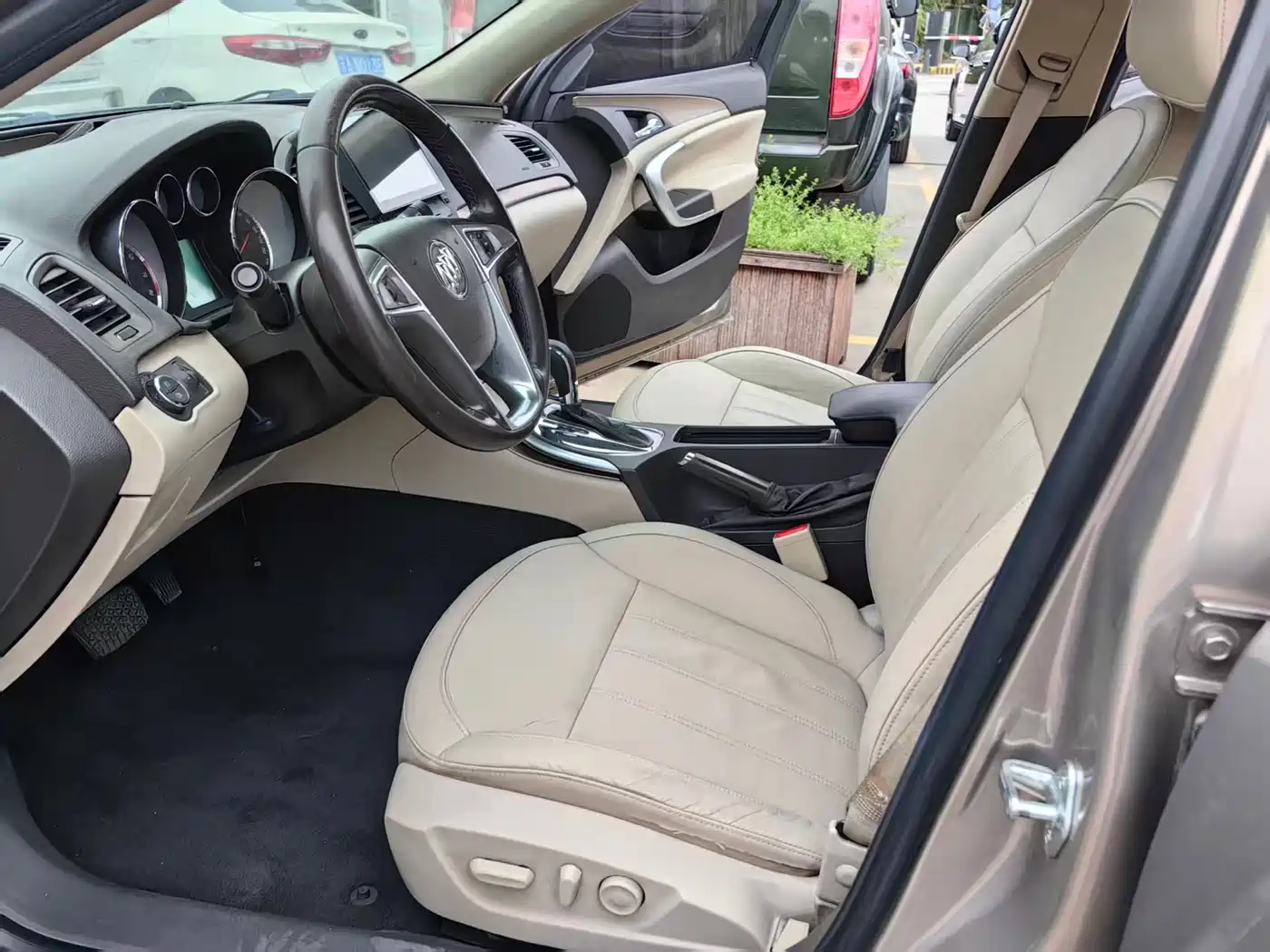 Buick Regal 2012 Model 2.0L Luxury фото 4