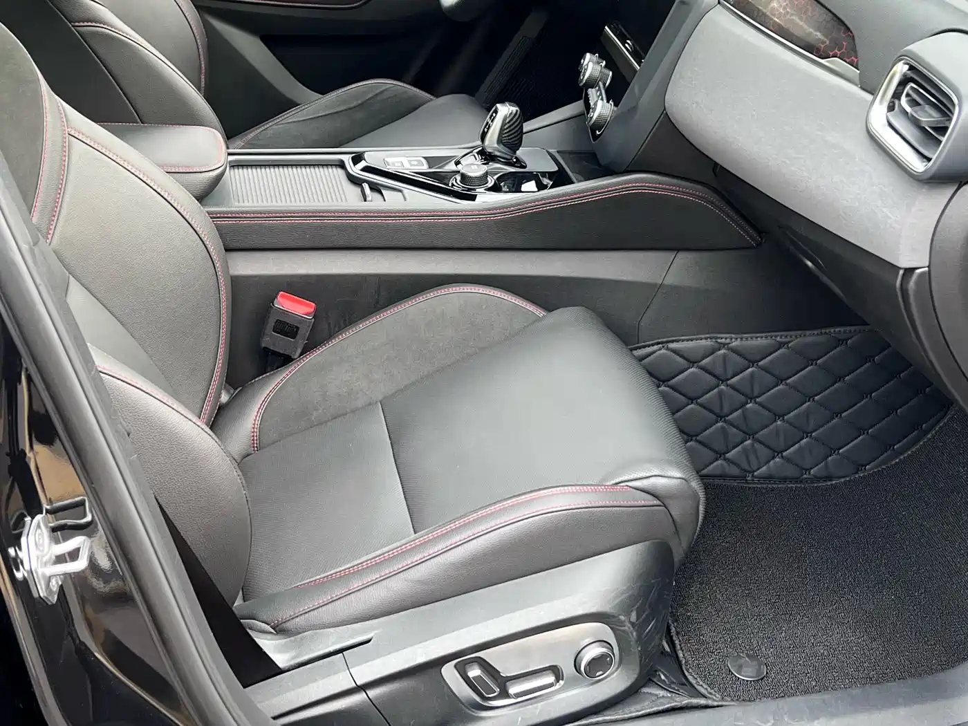 Lynk & Co 03 2020 2.0TD Auto Power Pro Edition фото 11
