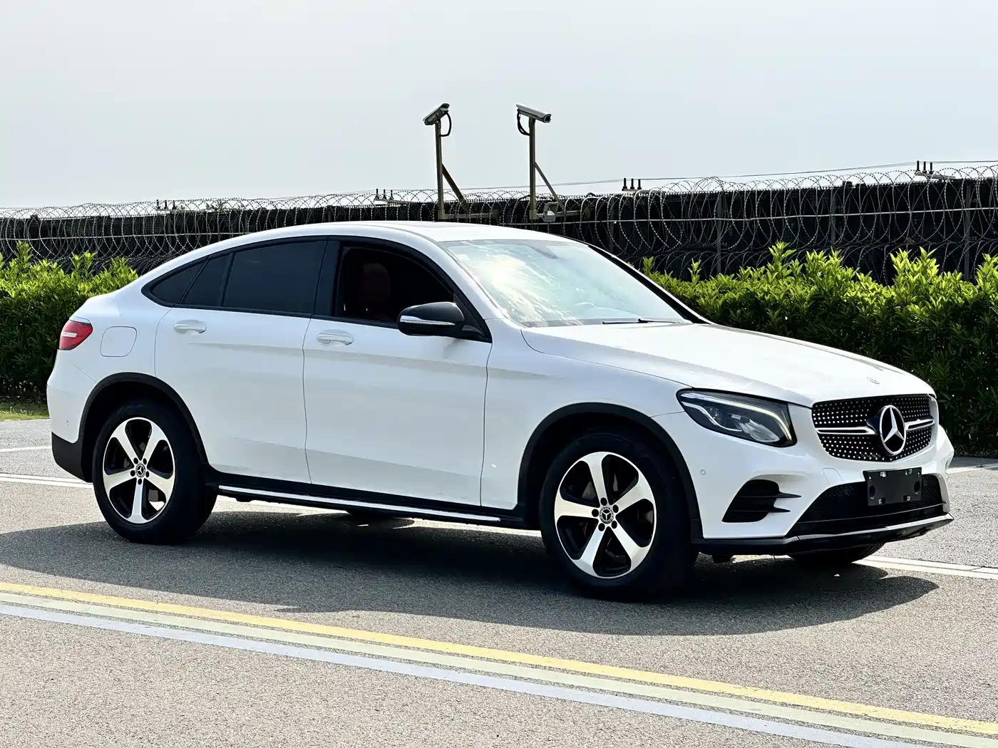 Mercedes-Benz GLC Coupe 2019 GLC 200 4MATIC Coupe SUV фото 2