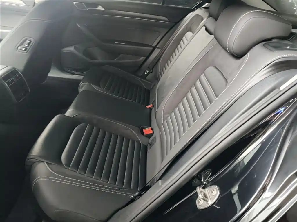 Volkswagen Magotan 2020 330TSI DSG Leading фото 17