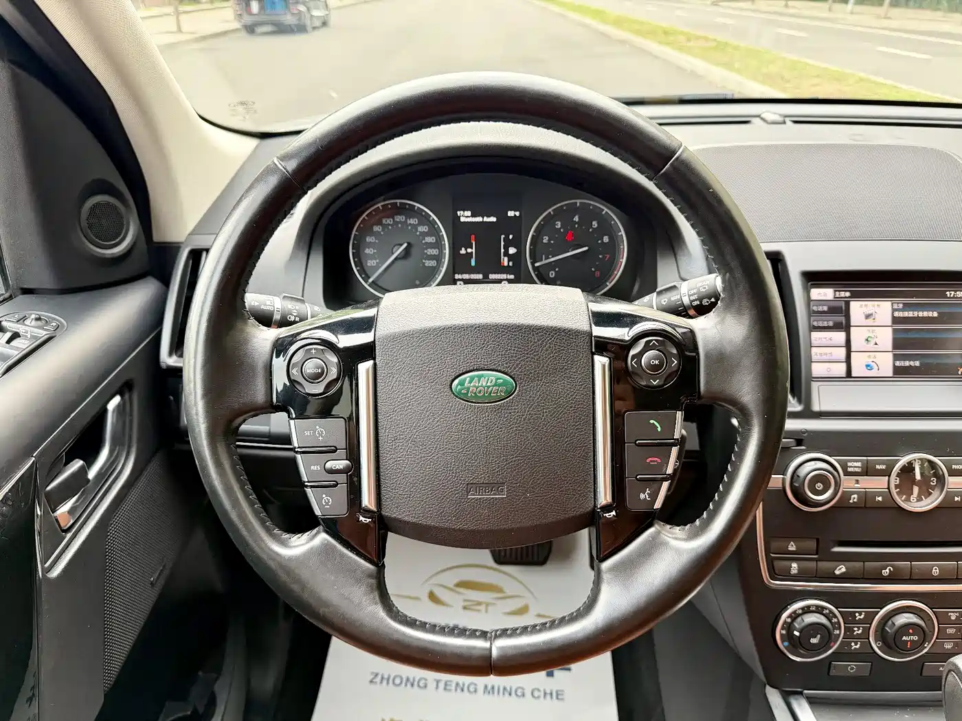 Land Rover Freelander 2 2015 2.0T Si4 HSE Luxury Collector's Edition фото 14