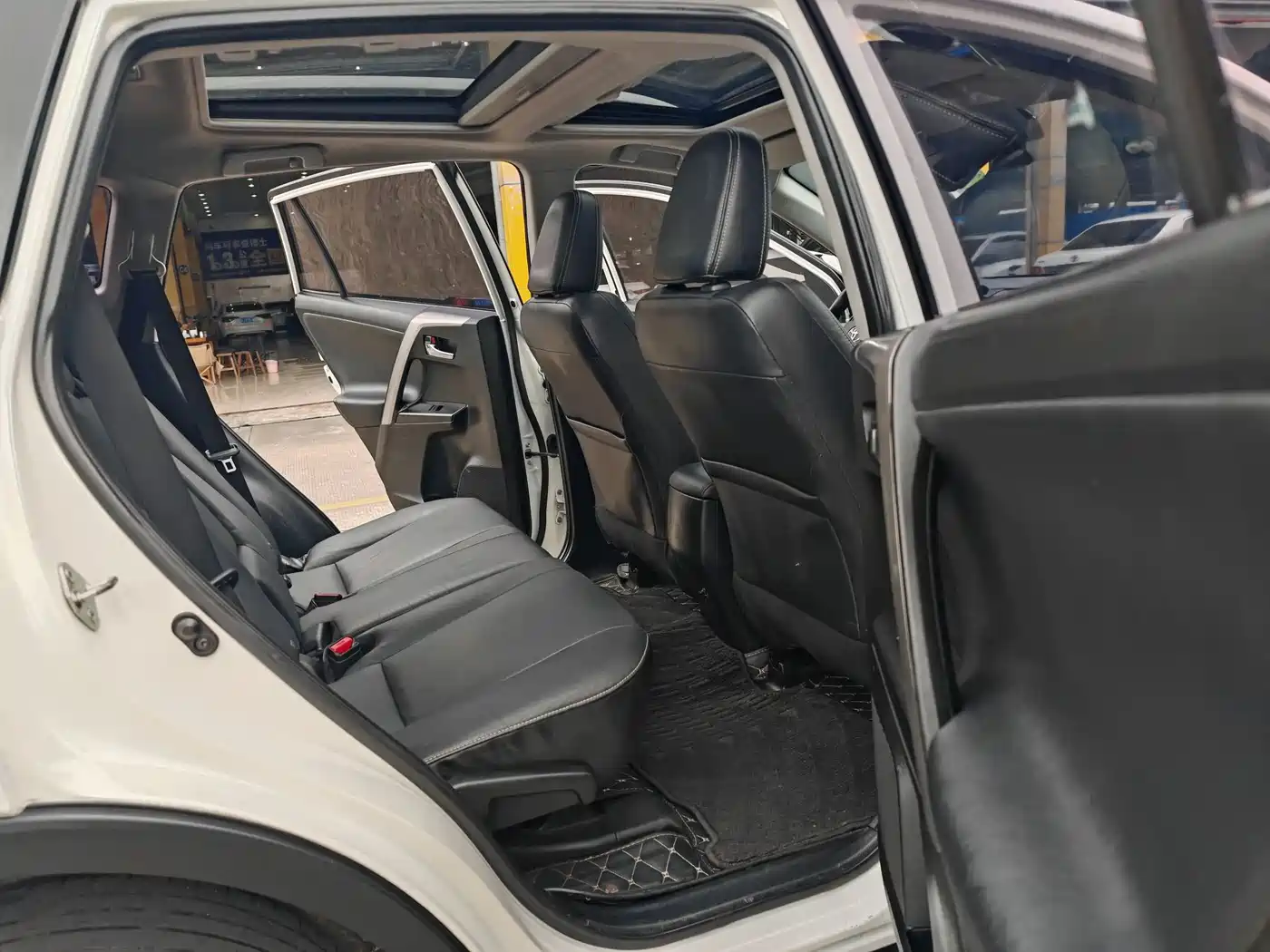 Toyota RAV4 Rongfang 2016 2.5L Automatic 4WD Premium фото 9