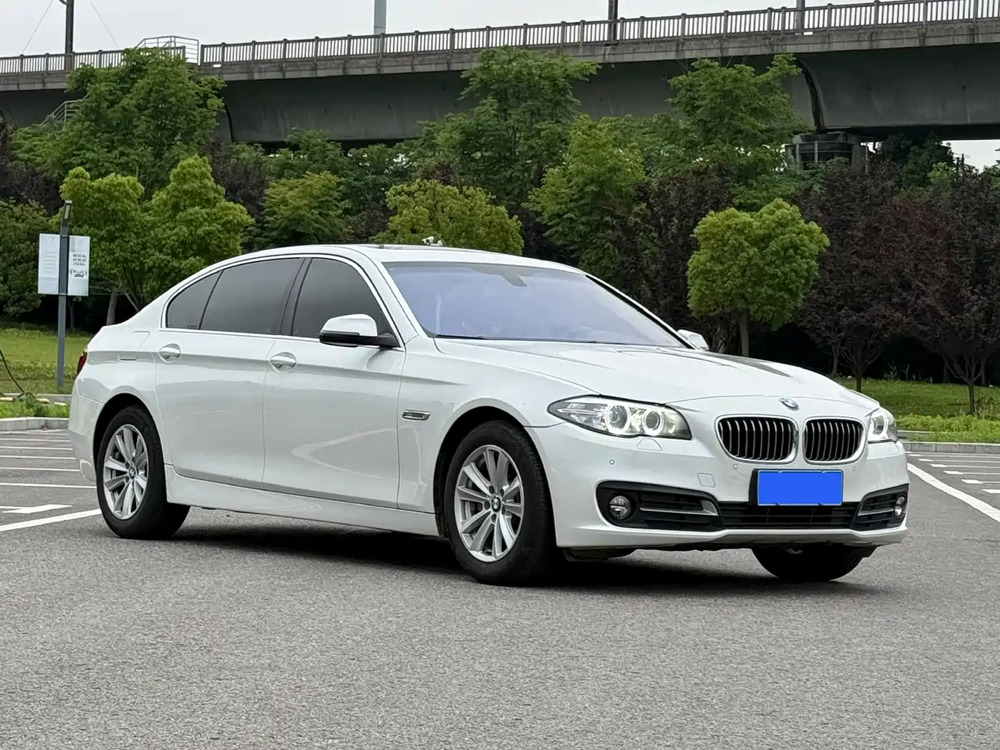 BMW 5 Series 2017 520Li Classic Edition фото 3