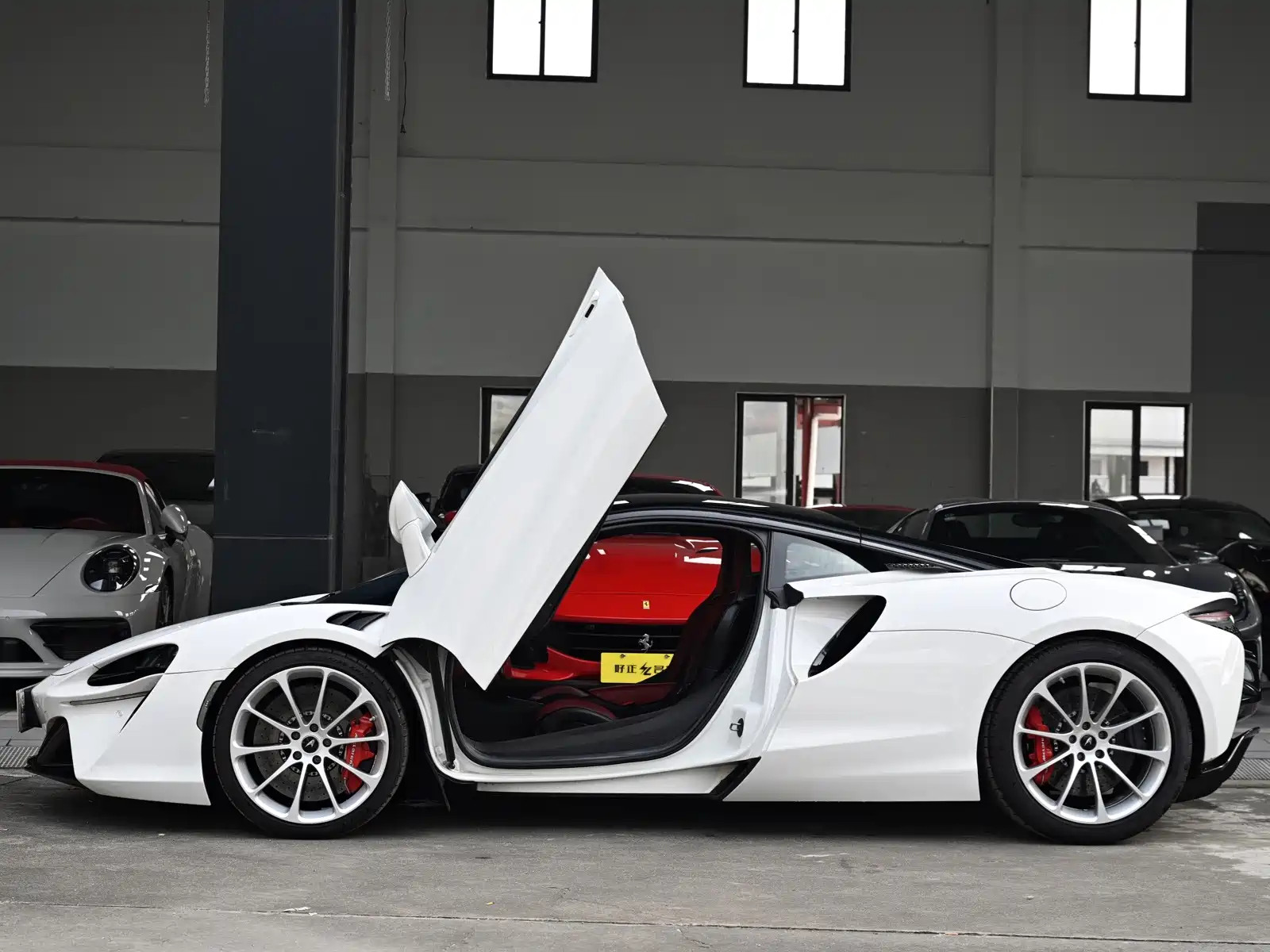 صورة 2 - McLaren Artura