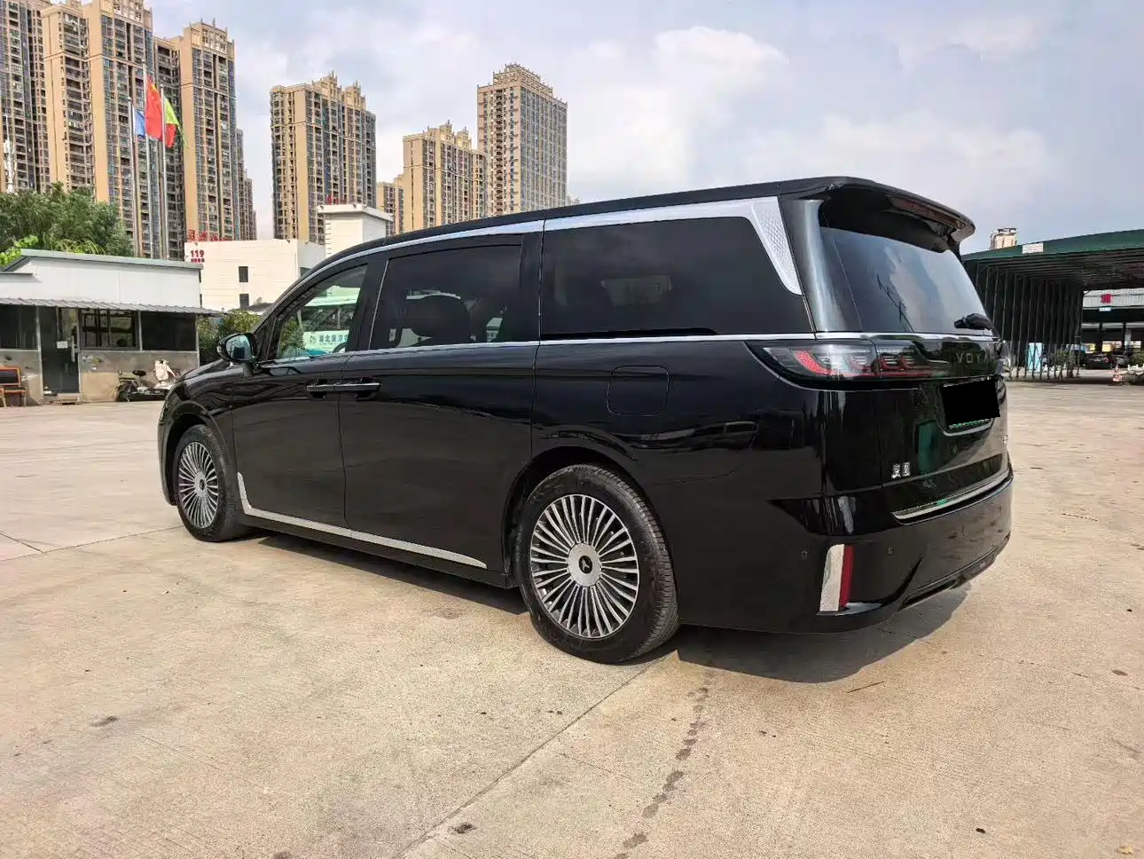 Voyah Auto Voyah Dreamer 2025 PHEV AWD Flagship Kunpeng Edition фото 5
