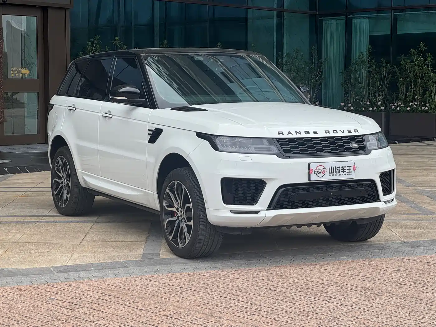 Land Rover Range Rover Sport 2018 3.0 SC V6 Fashion Genesis DYNAMIC фото 3
