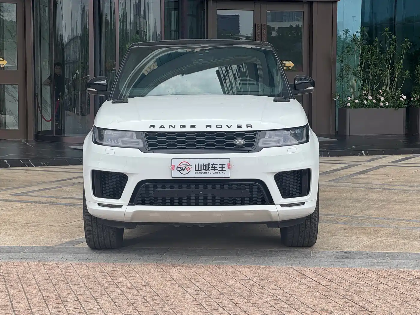 Land Rover Range Rover Sport 2018 3.0 SC V6 Fashion Genesis DYNAMIC фото 2