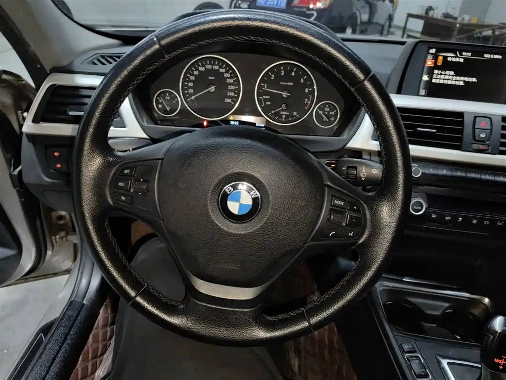 BMW 3 Series 2015 320Li Super Joy Fashion фото 3