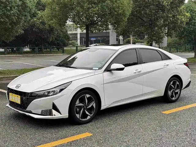 Hyundai Elantra 2022 240TGDi DCT LUX Premium Edition