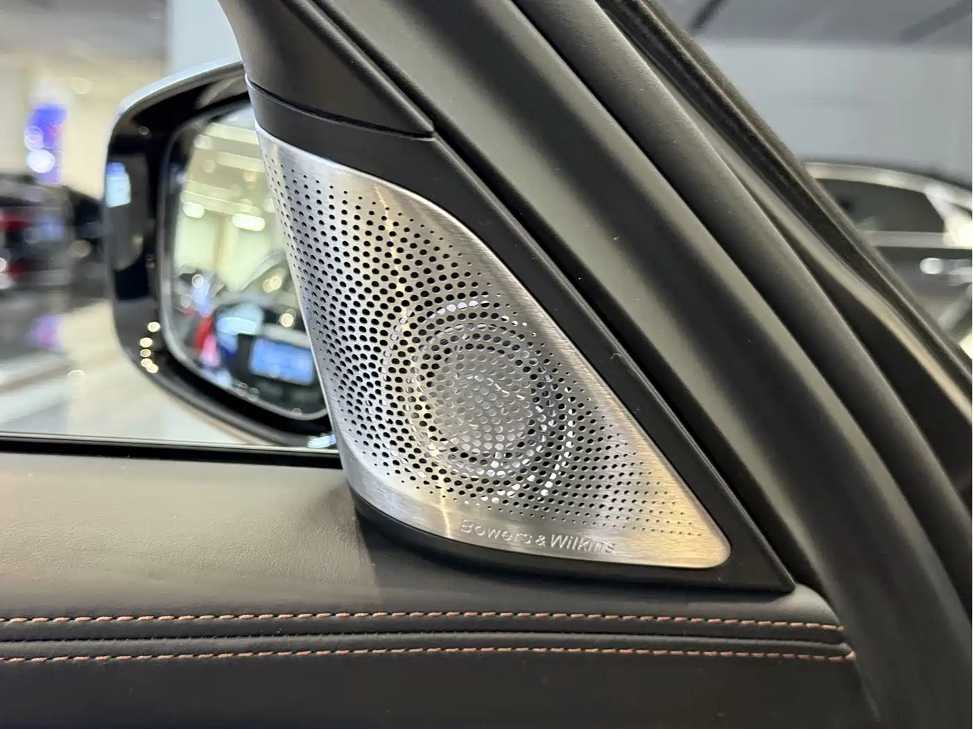 BMW 7 Series 2018 M760Li xDrive фото 16